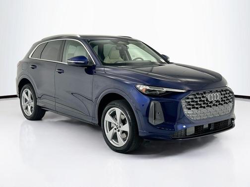 Navarra Blue Metallic 2026 Audi Q5 Premium Plus TFSI quattro S tronic