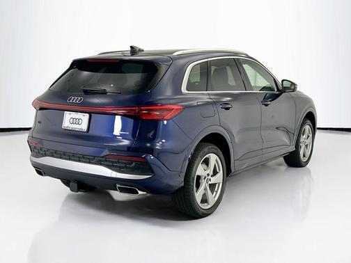 Navarra Blue Metallic 2026 Audi Q5 Premium Plus TFSI quattro S tronic