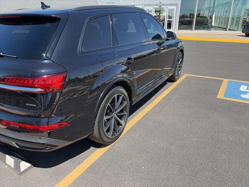 Orca Black Metallic 2020 Audi Q7 55 Prestige