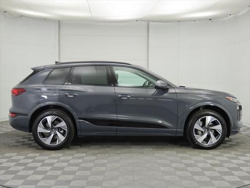 2025 Audi Q6 e-tron Premium Plus quattro
