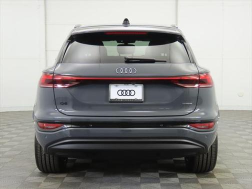 2025 Audi Q6 e-tron Premium Plus quattro