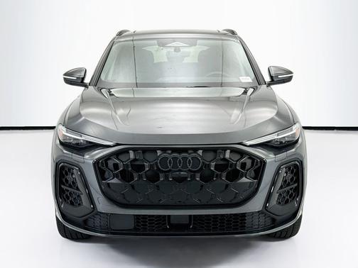Tambora Gray Metallic 2026 Audi Q5 Premium Plus