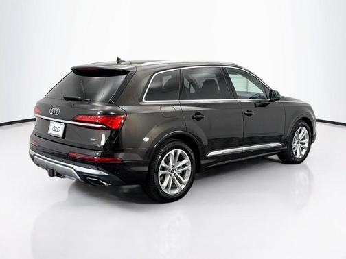 Tamarind Brown Metallic 2026 Audi Q7 55 Premium Plus