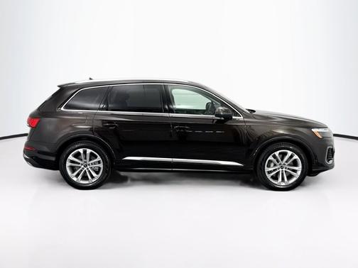 Tamarind Brown Metallic 2026 Audi Q7 55 Premium Plus