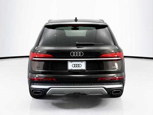 Tamarind Brown Metallic 2026 Audi Q7 55 Premium Plus
