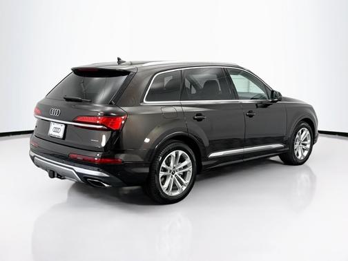 Tamarind Brown Metallic 2026 Audi Q7 55 Premium Plus
