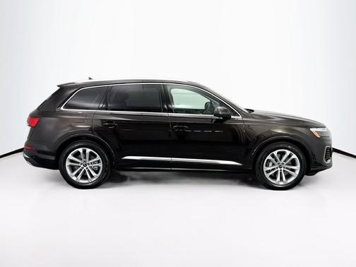 Tamarind Brown Metallic 2026 Audi Q7 55 Premium Plus