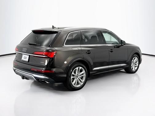 Tamarind Brown Metallic 2026 Audi Q7 55 Premium Plus