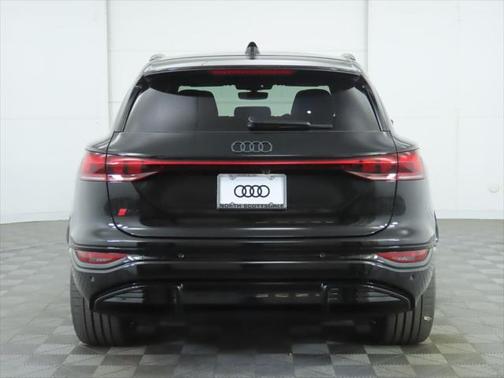 2025 Audi SQ6 e-tron Prestige quattro