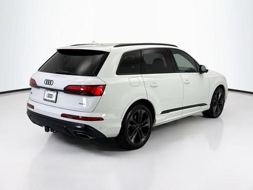 Glacier White Metallic 2026 Audi Q7 55 Premium Plus