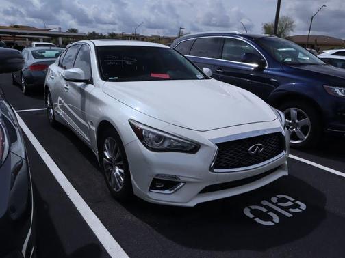 Photo 3 of 18 of 2018 INFINITI Q50 2.0t LUXE