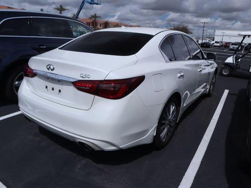 Photo 4 of 18 of 2018 INFINITI Q50 2.0t LUXE