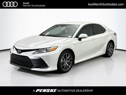 2023 Toyota Camry Hybrid XLE
