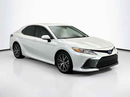 2023 Toyota Camry Hybrid XLE