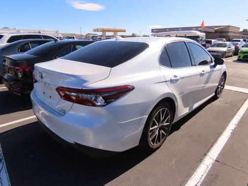 2023 Toyota Camry Hybrid XLE