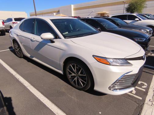 2023 Toyota Camry Hybrid XLE