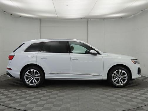 2025 Audi Q7 55 Premium Plus