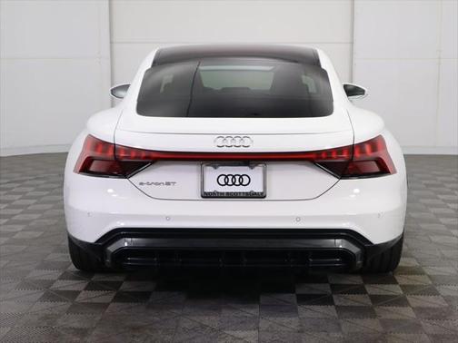 2022 Audi e-tron GT Premium Plus