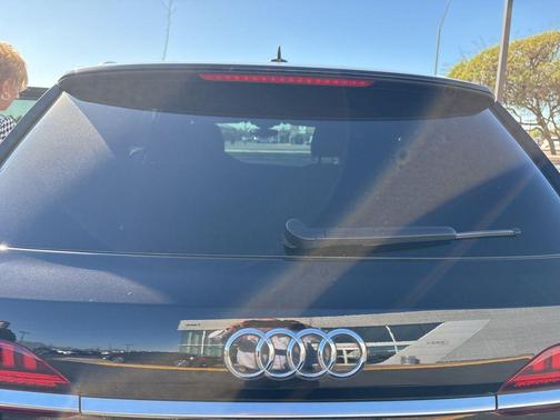 2024 Audi Q7 45 Premium Plus