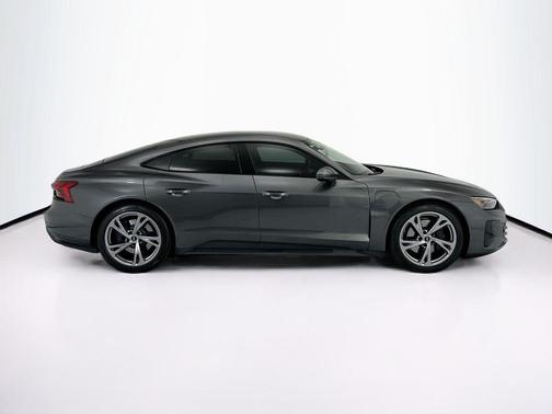 Daytona Gray Pearl Effect 2023 Audi e-tron GT Premium Plus quattro