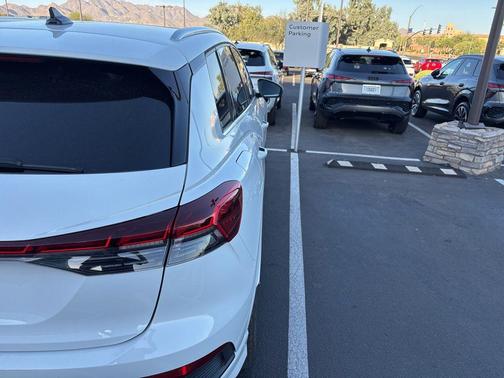 Glacier White Metallic 2023 Audi Q4 e-tron Premium Plus 40 RWD