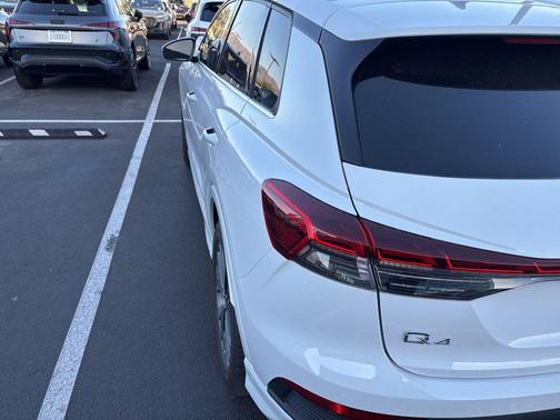 Glacier White Metallic 2023 Audi Q4 e-tron Premium Plus 40 RWD