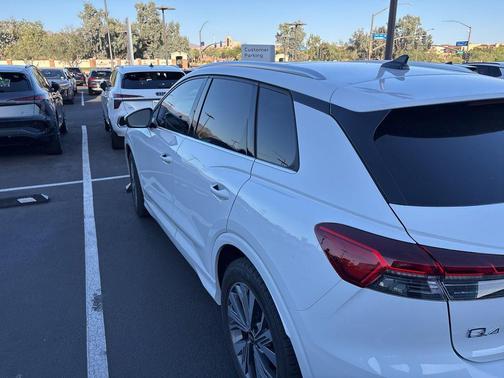 Glacier White Metallic 2023 Audi Q4 e-tron Premium Plus 40 RWD