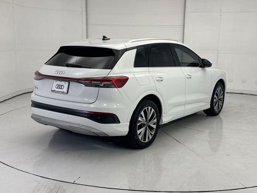 Glacier White Metallic 2023 Audi Q4 e-tron Premium Plus 40 RWD