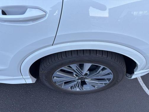 Glacier White Metallic 2023 Audi Q4 e-tron Premium Plus 40 RWD