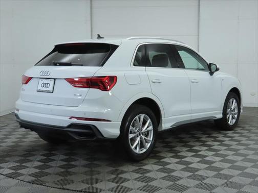 2025 Audi Q3 Premium 45 TFSI S line quattro Tiptronic
