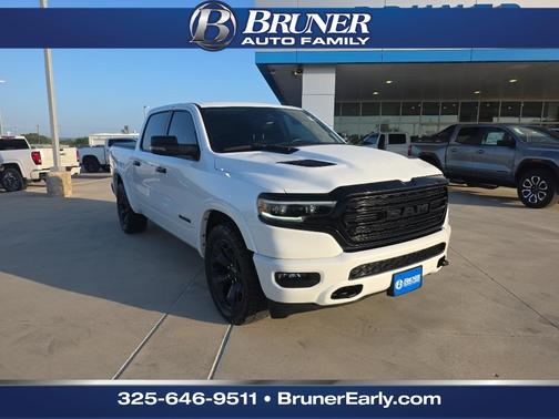 Ivory White Tri-Coat Pearlcoat 2024 RAM 1500 Limited Crew Cab 4x4 5'7 Box