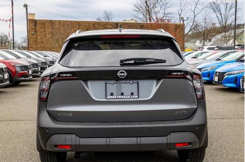 2025 Nissan Kicks SV