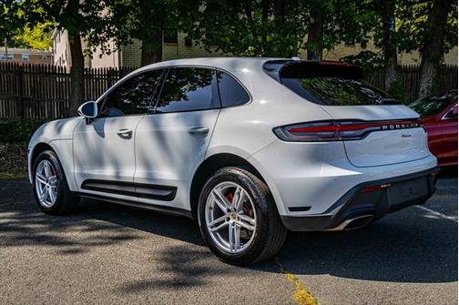 2022 Porsche Macan Base