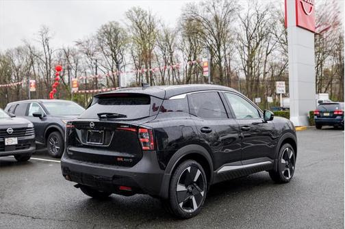 2025 Nissan Kicks SR