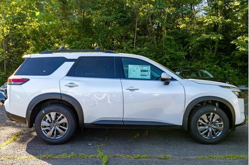 2025 Nissan Pathfinder SV 4WD