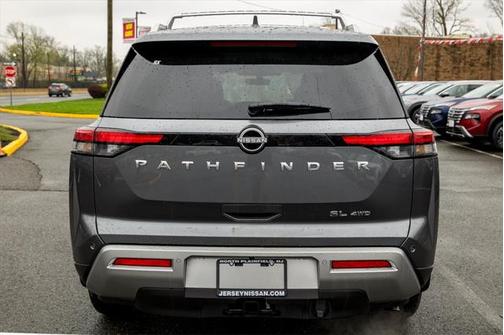 2025 Nissan Pathfinder SL 4WD