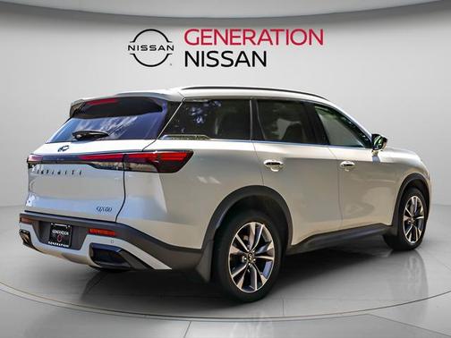 Majestic White 2023 INFINITI QX60 Luxe