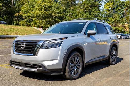 2025 Nissan Pathfinder SL 4WD