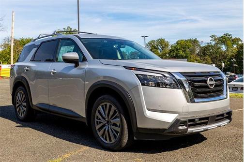 2025 Nissan Pathfinder SL 4WD