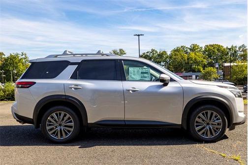 2025 Nissan Pathfinder SL 4WD