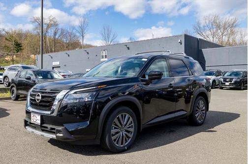 2025 Nissan Pathfinder SL 4WD