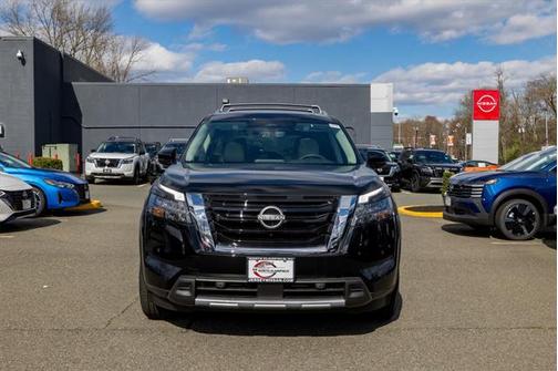 2025 Nissan Pathfinder SL 4WD