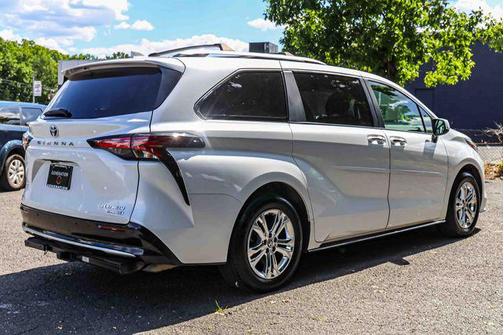 Wind Chill Pearl 2024 Toyota Sienna Platinum
