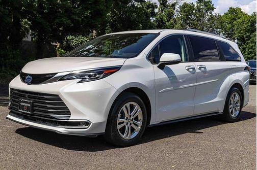 Wind Chill Pearl 2024 Toyota Sienna Platinum