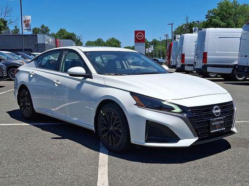 Pearl White 2026 Nissan Altima 2.5 SV