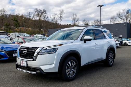 2025 Nissan Pathfinder SL 4WD