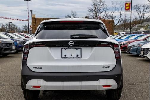 2025 Nissan Kicks SV