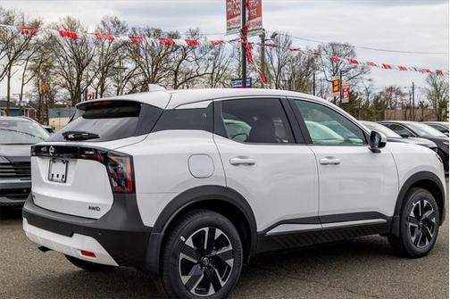 2025 Nissan Kicks SV