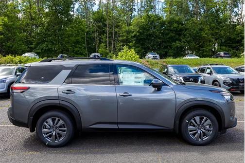 2025 Nissan Pathfinder SV 4WD