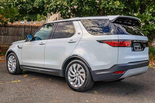 2024 Land Rover Discovery P300 S